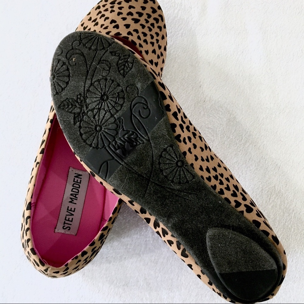 NWOT Steve Madden Girls Tan Flats with Hearts - Picture 4 of 6